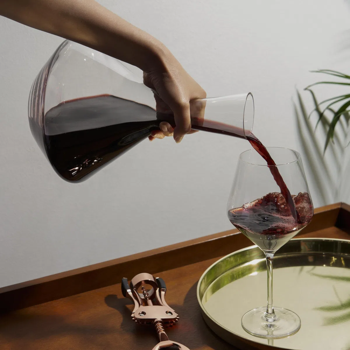 Viski Abgewinkelter Weindekanter, Glaskrug für Rot- und Weißwein, Weinkaraffe, perfekt für Weinliebhaber, 1 Stück, 1,7 l